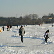 Eislaufen am Landschaftsteich