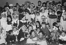 Kindermaskenball um 1960